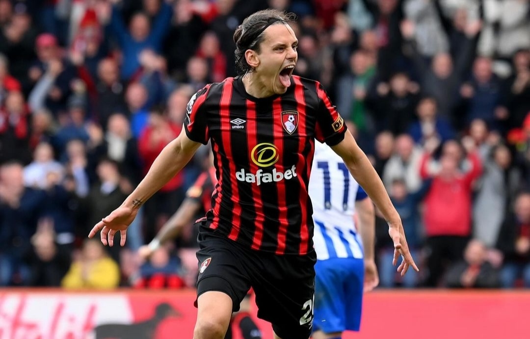 Selebrasi Enes Unal usai menjebol gawang Brighton and Hove Albion (ig afcb)