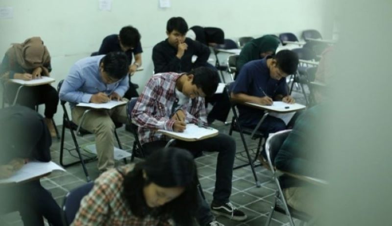 Tata Tertib Berpakaian Peserta UTBK SNBT 2024 Laki-Laki dan Perempuan.