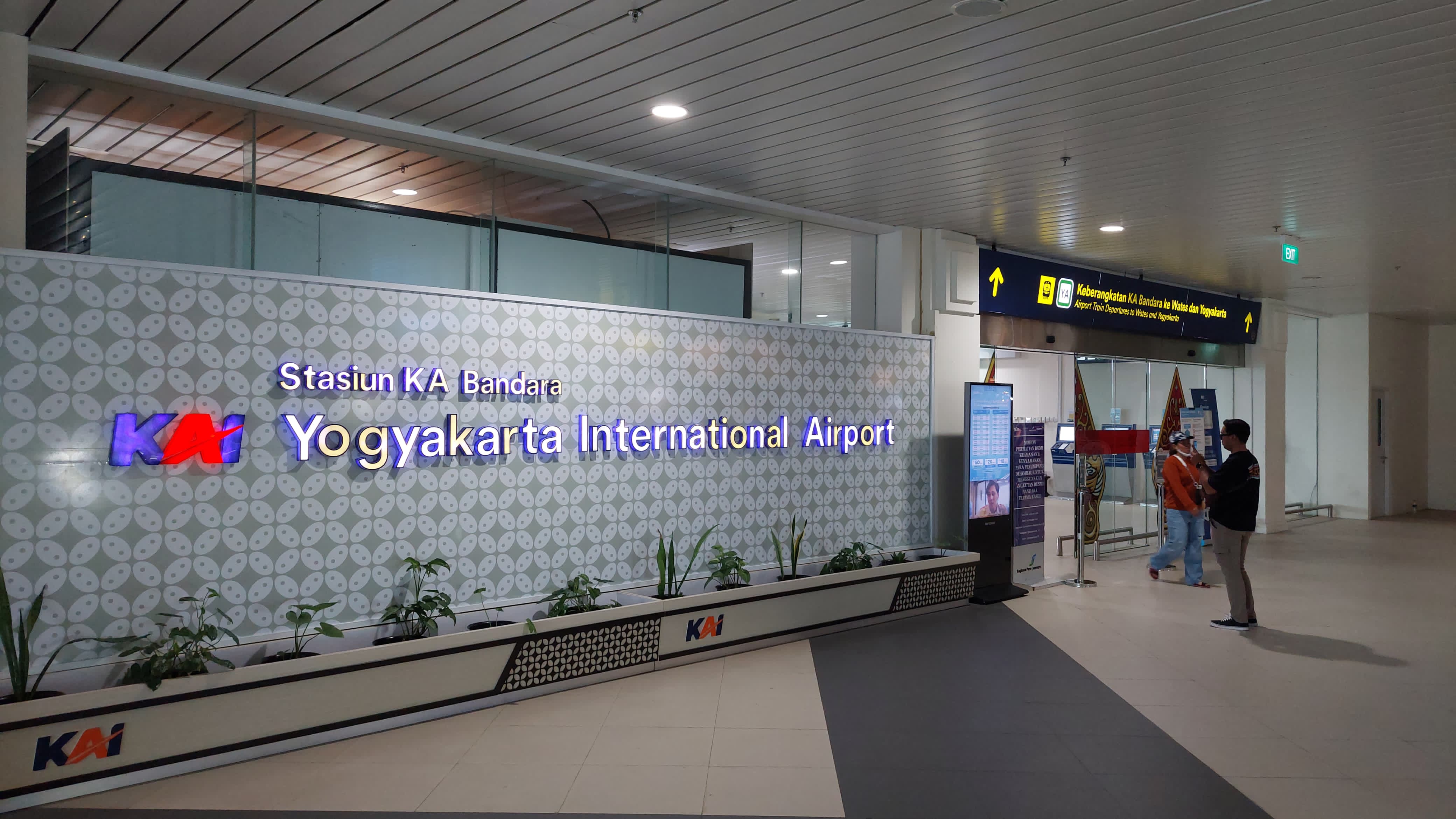 PESAT: Bandara YIA saat dipenuhi penumpang yang hendak melakukan perjalanan. (Anom Bagaskoro/Radar Jogja)