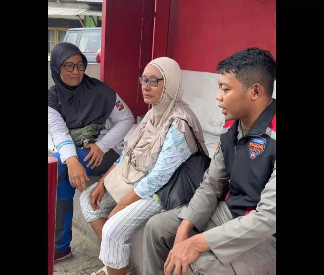 Ibu yang viral mengemis sambil ngamuk-ngamuk diamankan oleh Satpol PP Bogor, Jawa Barat