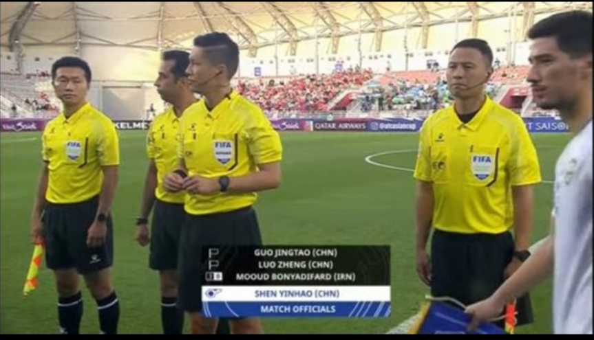 Wasit Shen Yinhao pemimpin pertandingan timnas Indonesia kontra Uzbekistan (X PakCornPlaster)