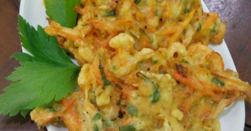 Resep membuat bakwan sayur yang krispi.