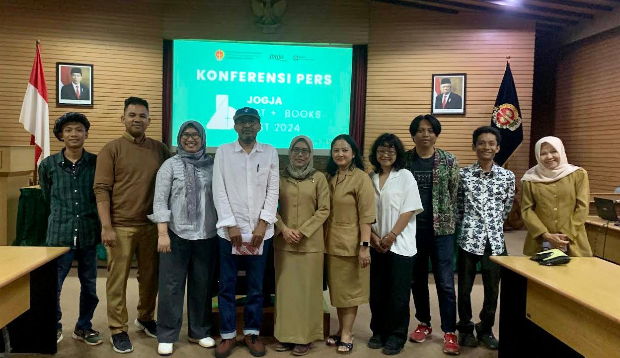 ISTIMEWA: Kepala Dinas Kebudayaan (Disbud) DIY Dian Lakshmi Pratiwi bersama Panitia JAB Fest 2024 usai Jumpa Pers Senin (29/4). (Istimewa)