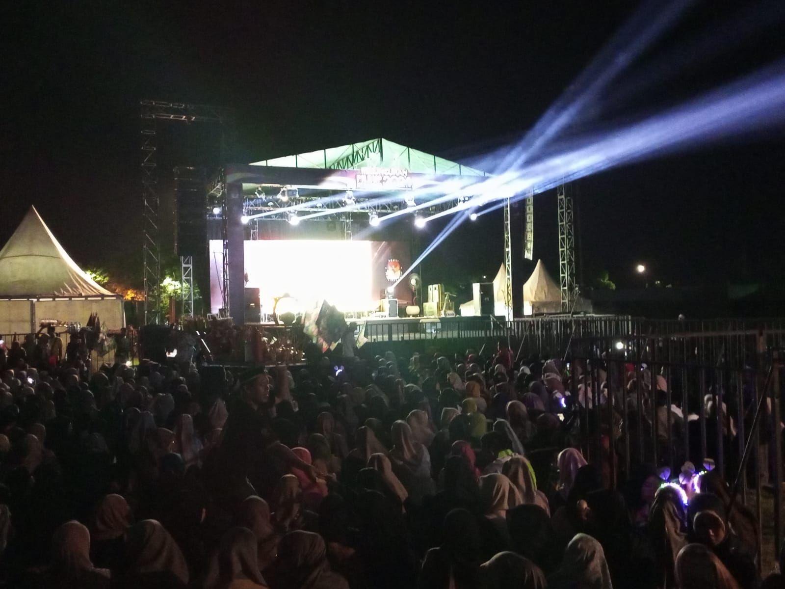MULAI TAHAPAN : KPU menggelar selawatan di Stadion Candradimuka. Kegiatan ini sebagai tanda dimulainya tahapan Pilkada 2024.