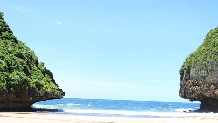 Keindahan Pantai Greweng di Kabupaten Gunungkidul, Yogyakarta