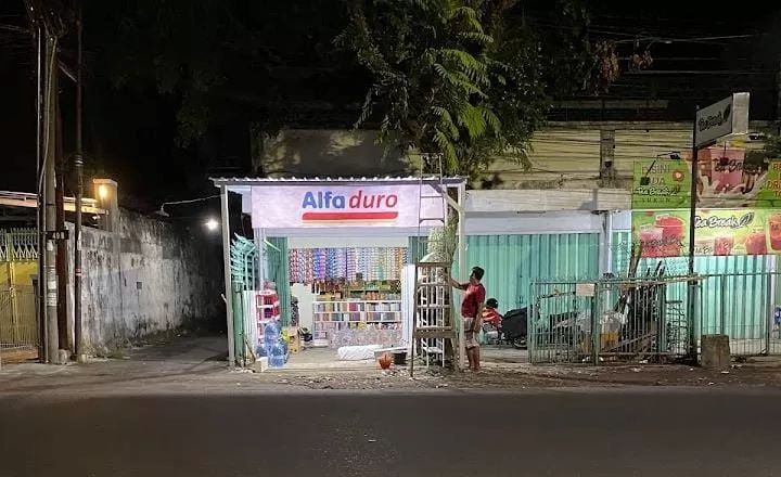 ilustrasi warung madura yang buka 24 jam