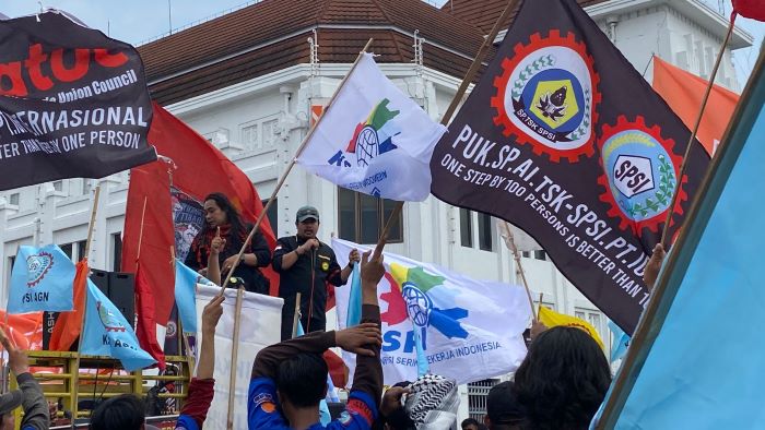 Suasana Aksi buruh di Jogjakarta yang tergabung dalam Majelis Pekerja Buruh Indonesia Daerah Istimewa Yogyakarta (MPBI DIY) menggelar aksi demonstrasi dalam rangka Hari Buruh di Titik 0 Km Jogj