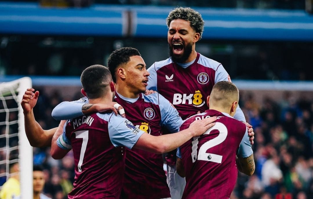RAMAI: Selebrasi para pemain Aston Villa usai menjebol gawang Chelsea dalam lanjutan liga Inggris (ig avfcofficial)