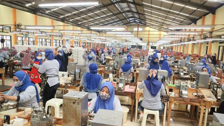 Pekerja Buruh di salah satu pabrik