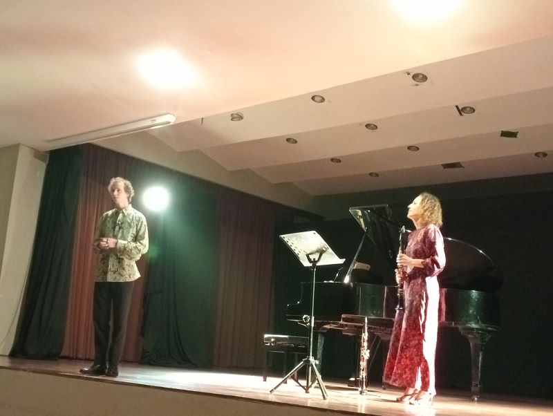 Musisi klarinet Maria du Toit dan Pianis Tobias Borsboom saat tampil di Concert Hall Pascasarjana ISI Jogjakarta, Kamis (2/5) malam.&nbsp;