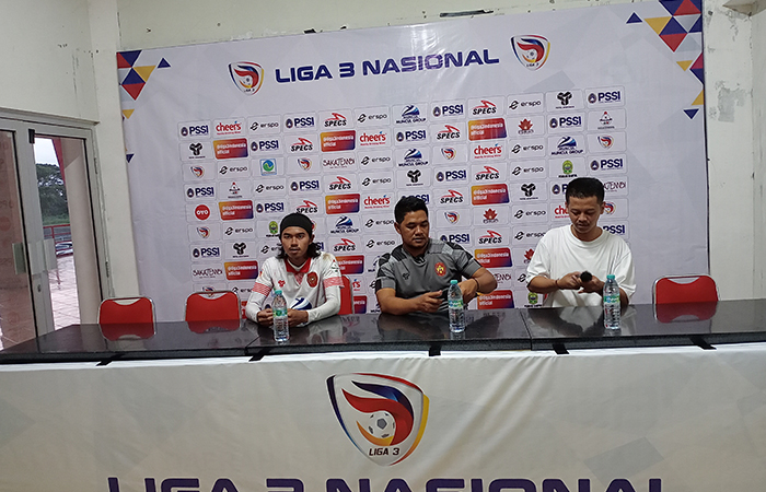PESTA GOL: Pelatih Kepala Persiba Bantul Endro Bawono dan Aldito Daffa saat konferensi pers usai pertandingan.Rizky Wahyu/Radar Jogja