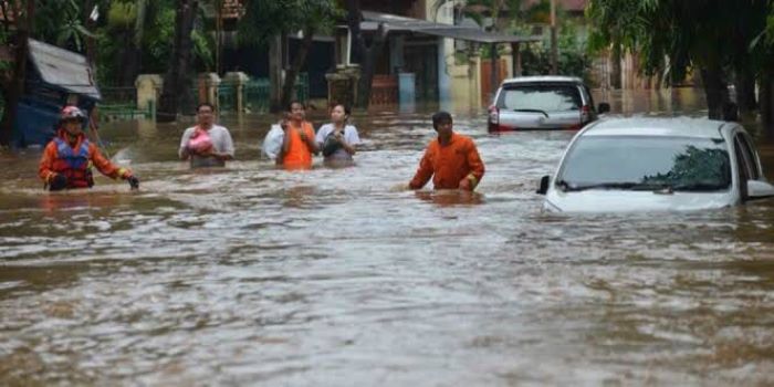 Cuaca ekstrem yang terjadi bukan karena iklim saja namun karena ulah manusia juga yang kurang menjaga alam