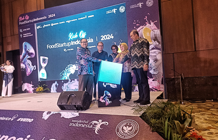 Sejumlah pejabat Kemenparekraf, Dinas Pariwisata DIY and pejabat terkait saat membuka Kick Off Food Startup Indonesia 2024 di JW Marriot Yogyakarta, Kamis (2/5/2024).
