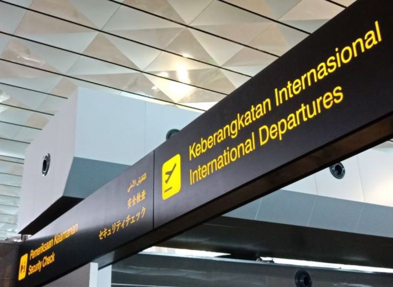 Bandara Internasional yang di cabut dari status internasional.