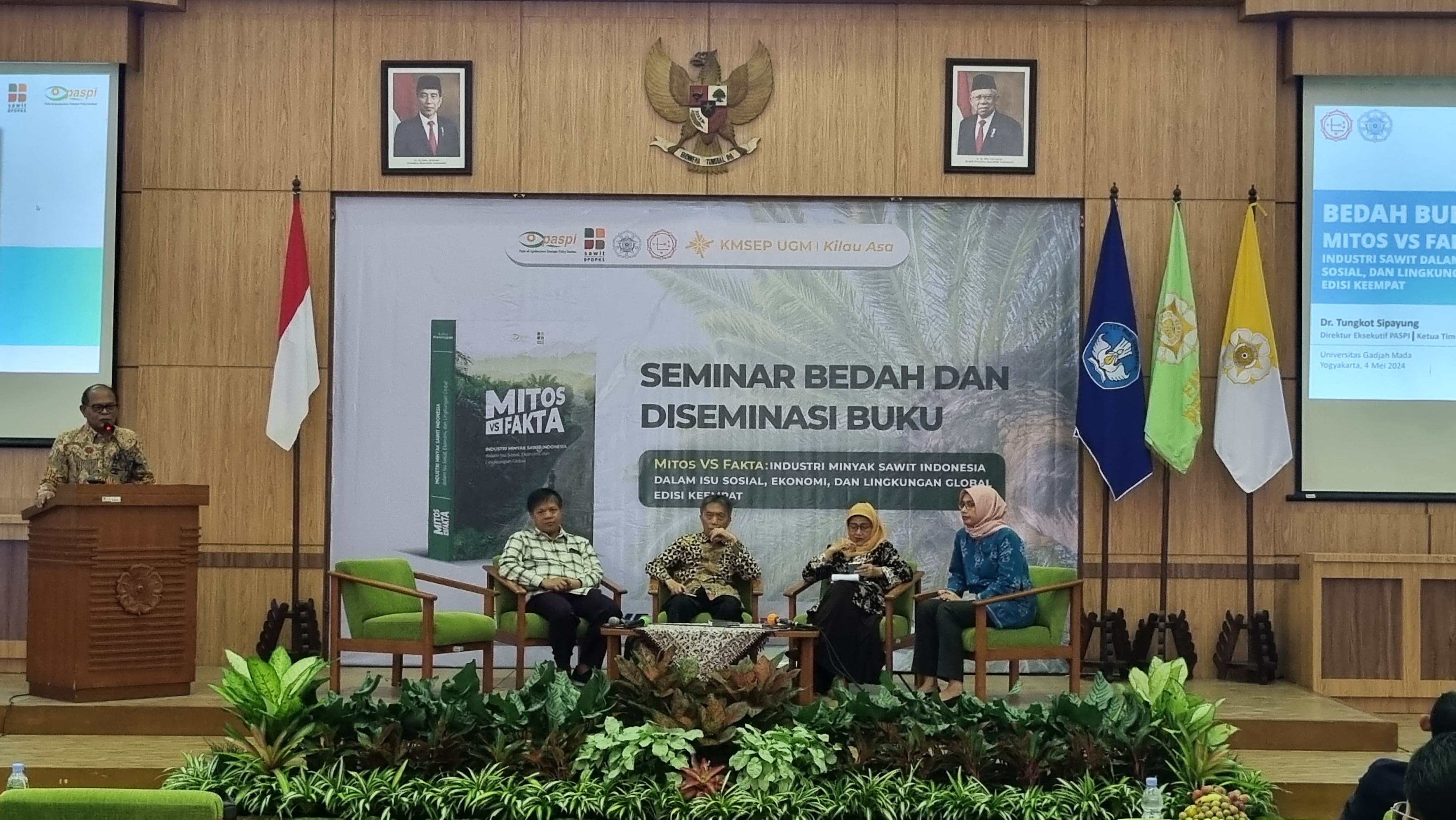 Sesi seminar dan bedah buku  Mitos Vs Fakta: Industri Minyak Sawit Indonesia yang berlangsung di Auditorium Harjono Danoesastro, Fakultas Pertanian UGM.