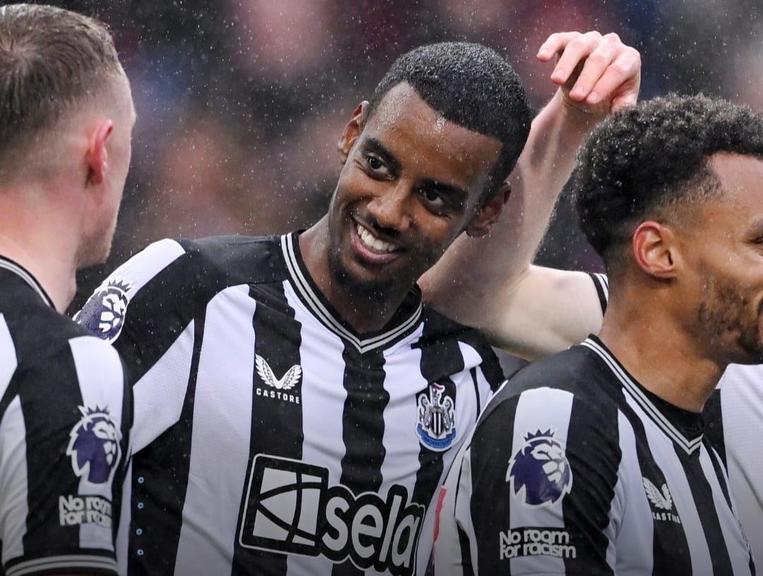Alexander isak rayakan gol ke gawang Burnley bersama penggawa Newcastle United lainnya (ig nufc)