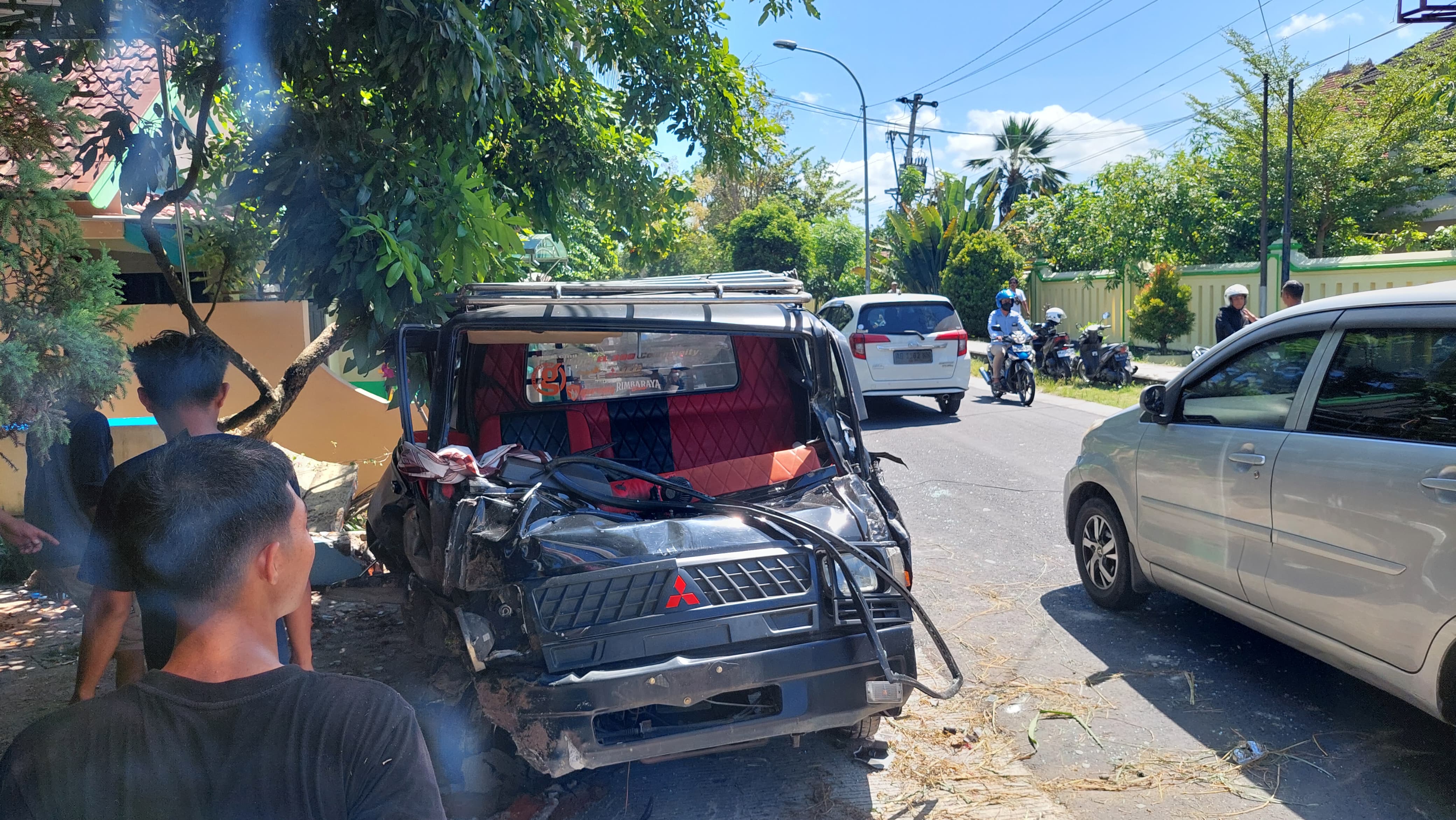Bangkai L300 yang menabrak 2 pengendara motor di Jalan Ki Josuto Wates.