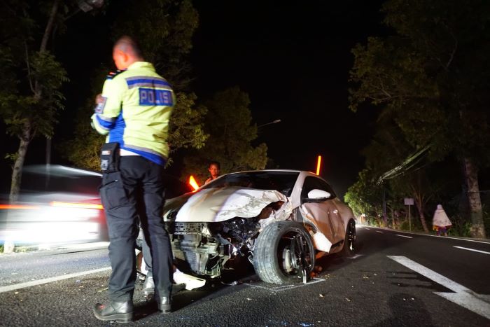 Kondisi mobil sport yang mengalami kecelakaan di Kulon Progo