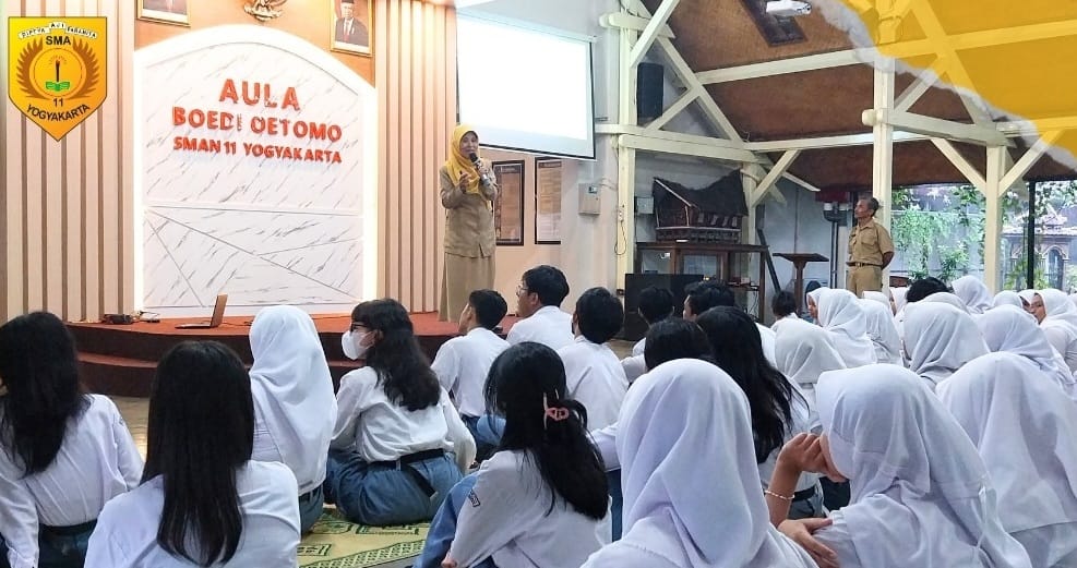 ILUSTRASI - Nampak sejumlah pelajar mengikuti kegiatan sekolah di Aula Boedi Oetomo  SMAN 11.