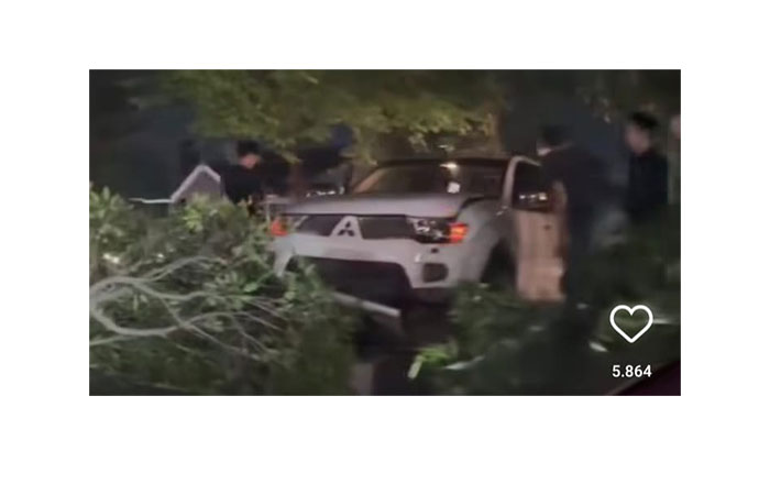 Mobil pajero sport yang mengalami kecelakaan di ring road barat Sleman