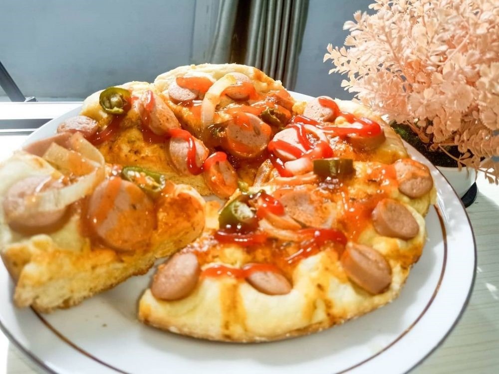 Resep mudah membuat pizza di rumah.