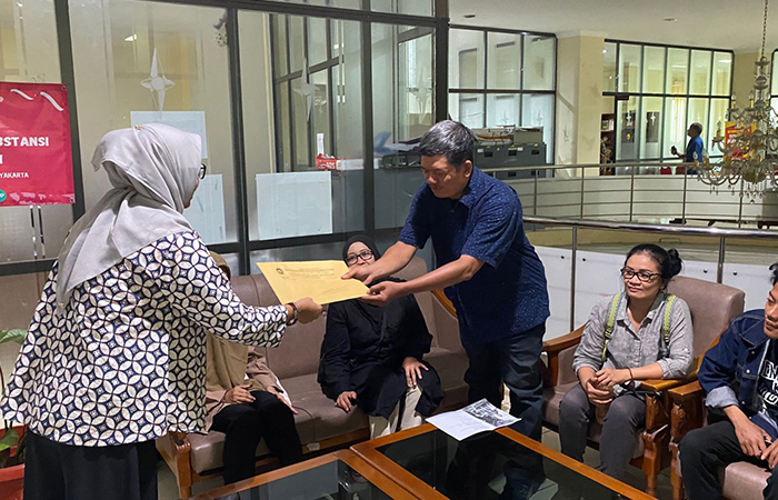 KLARIFIKASI: Koalisi Penggiat HAM dan Antikorupsi Kota Jogja menerima surat tanggapan dari kepala Dinas DPMPTSP Kota Jogja.Agung Dwi Prakoso / Radar Jogja.