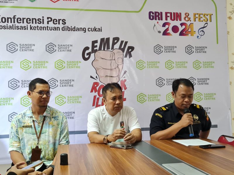 Kepala Disporapar, Humas KPPBC Tipe Madya Pabean (TMP) C Magelang, serta Kepala UPT Sport Center Kota Magelang membahas kegiatan GRI&nbsp;Fun&nbsp;& Fest 2024.