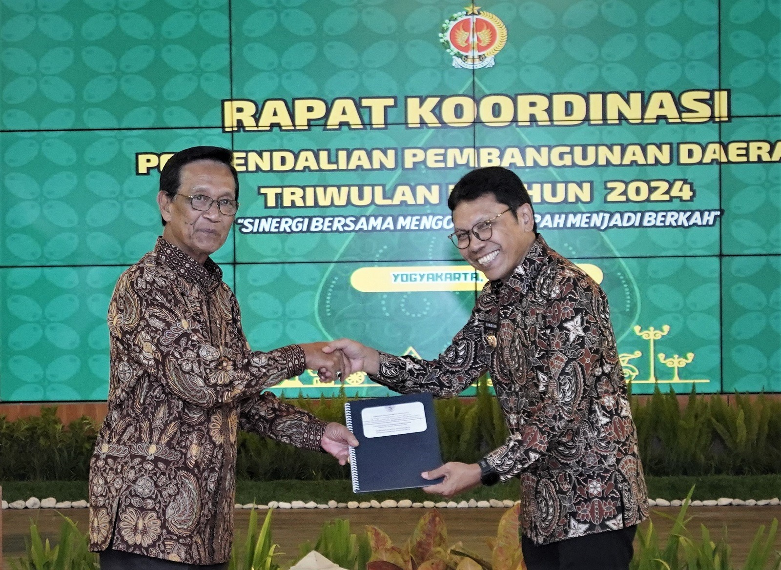 Gubernur DIY Sri Sultan Hamengku Buwonon X, PSLB3, Mentri lingkungan hidup dan kehutanan RI ikut mengapresiasi Kota Yogyakarta dalam pengelolaan sampah.