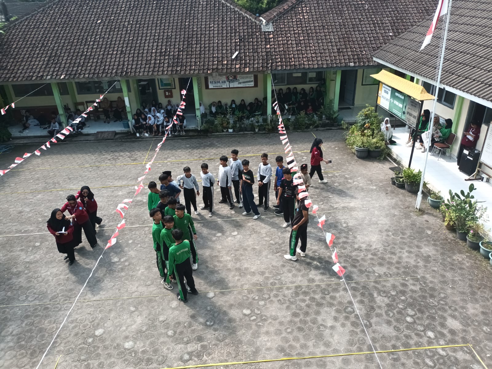 SMP Ma&rsquo;arif Gamping menggelar festival literasi dan numerasi dalam rangka peringatan Hari Pendidikan Nasional (Hardiknas) 2024.