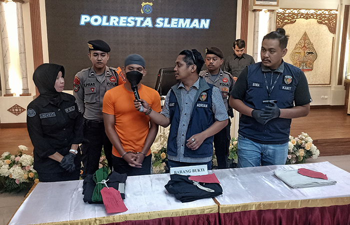 Jajaran Polresta Sleman saat menghadirkan tersangka dan barang bukti dalam jumpa pers di Mapolresta Sleman, Rabu (8/5/2024). Gregorius Bramantyo/Radar Jogja