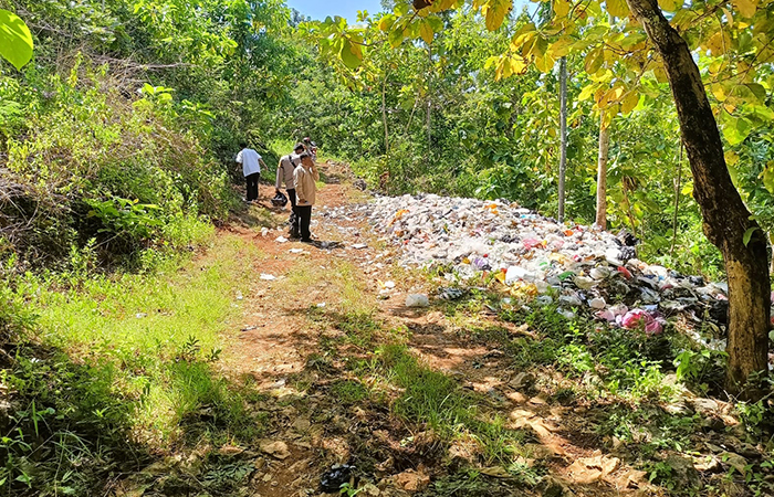 TAK BERIZIN: Pembuangan sampah skala besar secara ilegal di Kalurahan Giripurwo, Kapanewon Purwosari, Kabupaten Gunungkidul.
