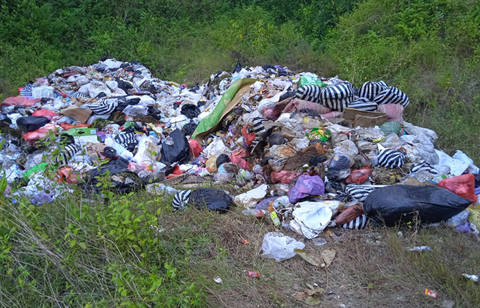 ILEGAL: Tumpukan sampah di lahan bekas tambang batu kapur Kalurahan Mulusan, Kapanewon Paliyan, Gunungkidul.Dokumentasi Warga Mulusan