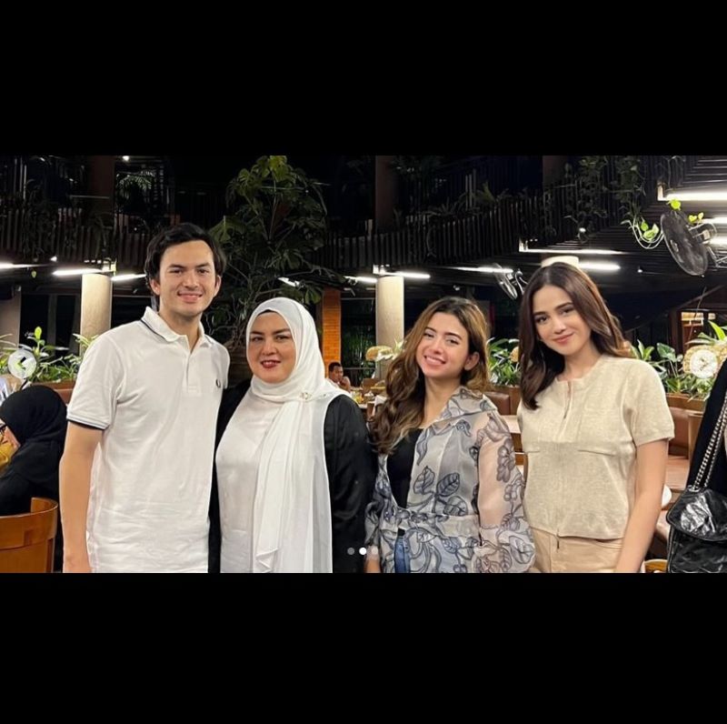 Syifa Hadju hadir di perayaan ulang tahun ibunda Rizky Nazar.