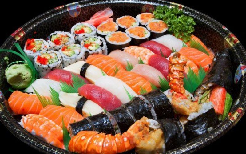 makanan khas Jepang Sushi.