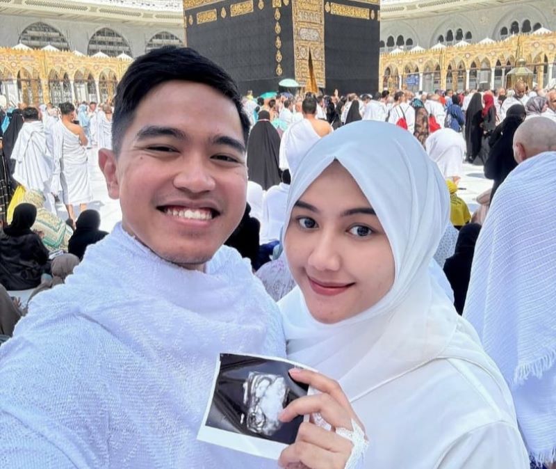 Kaesang Pangarep dan Erina Gudono tampak bahagia berada di Mekah.