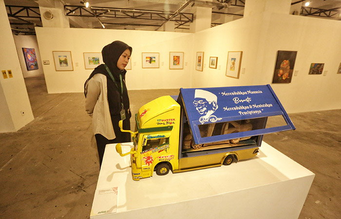 RUANG EKSPRESI: Karya-karya dari seniman difabel dipamerkan di Taman Budaya Yogyakarta (TBY) Senin, (13/5). TBY kembali menggelar pameran karya seni rupa pelaku seni difabel.