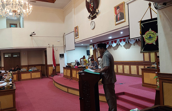 Rapat Paripurna: Anggota Pansus menanyakan perihal PBB P2 YIA.