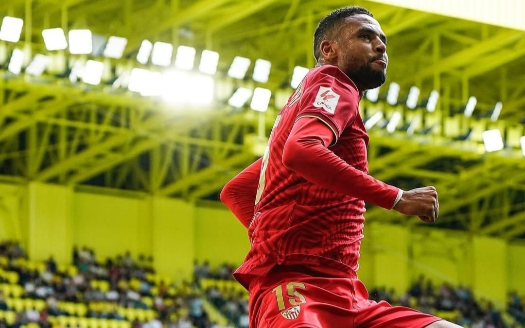 Selebrasi Youssef En-Nesyri setelah mencetak gol ke gawang Villarreal walaupun menelan kekalahan bagi Sevilla (ig sevillafc)