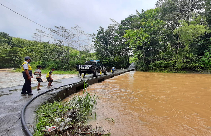 MEMBAHAYAKAN: Kondisi Jembatan Kedungwanglu, Kalurahan Banyusoco, Playen, Kabupaten Gunungkidul saat banjir melanda lokasi ini akhir Januari lalu.