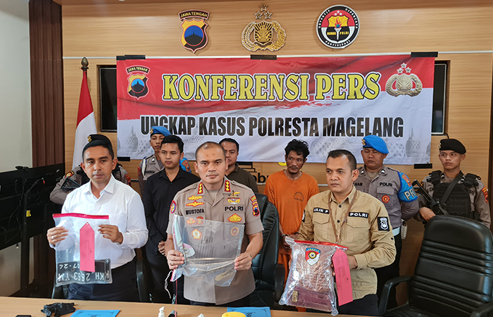 DITANGKAP: Sujarwin melarikan diri ke Kabupaten Rembang usai menusuk Thoriq dan membawa kabur motor, ponsel, hingga dompetnya.