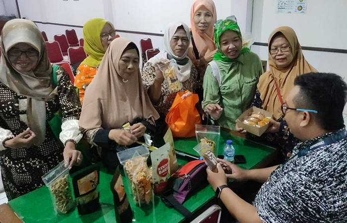 AGAR NAIK KELAS : Fasilitasi kerja sama pemasaran produk pelaku UMKM dengan toko modern yang diselenggarakan Dindag Kota Jogja.