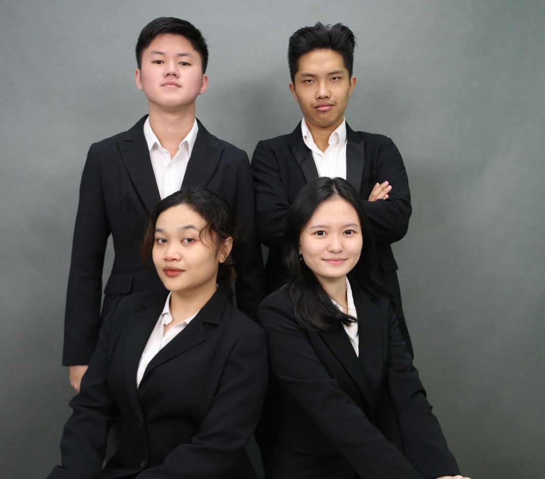 Empat Mahasiswa Fakultas Bisnis dan Ekonomika Universitas Atma Jaya Yogyakarta (FBE UAJY) berhasil lolos pada tahap 4 besar HSBC Business Case Competition 2024