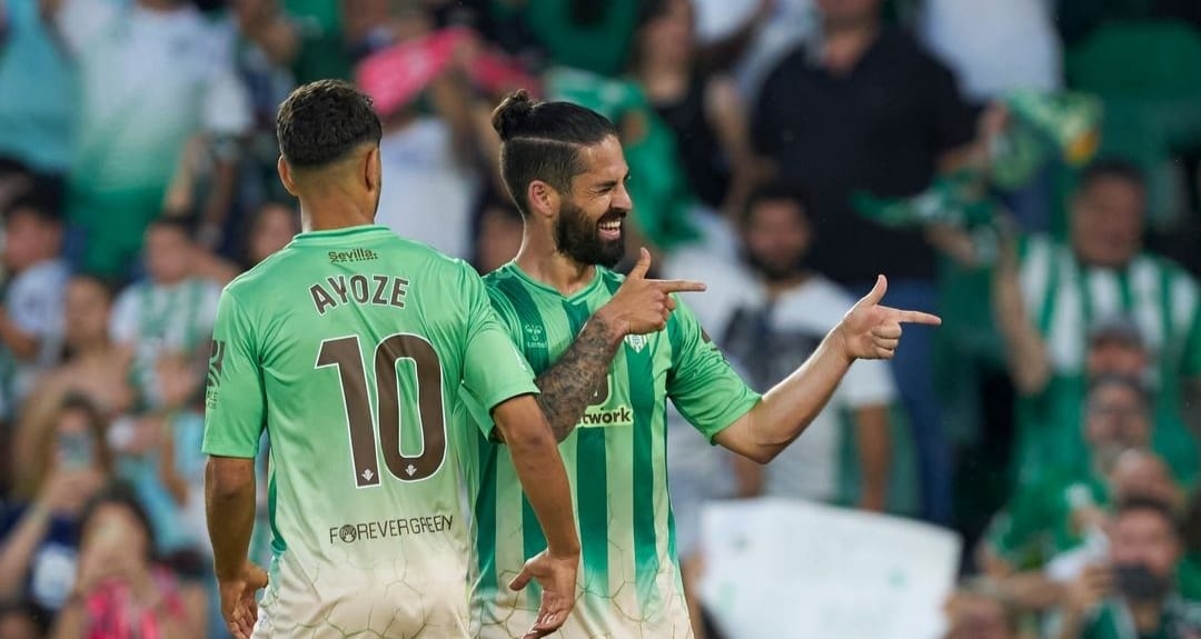 Selebrasi Isco setelah mencetak gol bagi Real Betis ke gawang Almeria (ig realbetisbalompie)