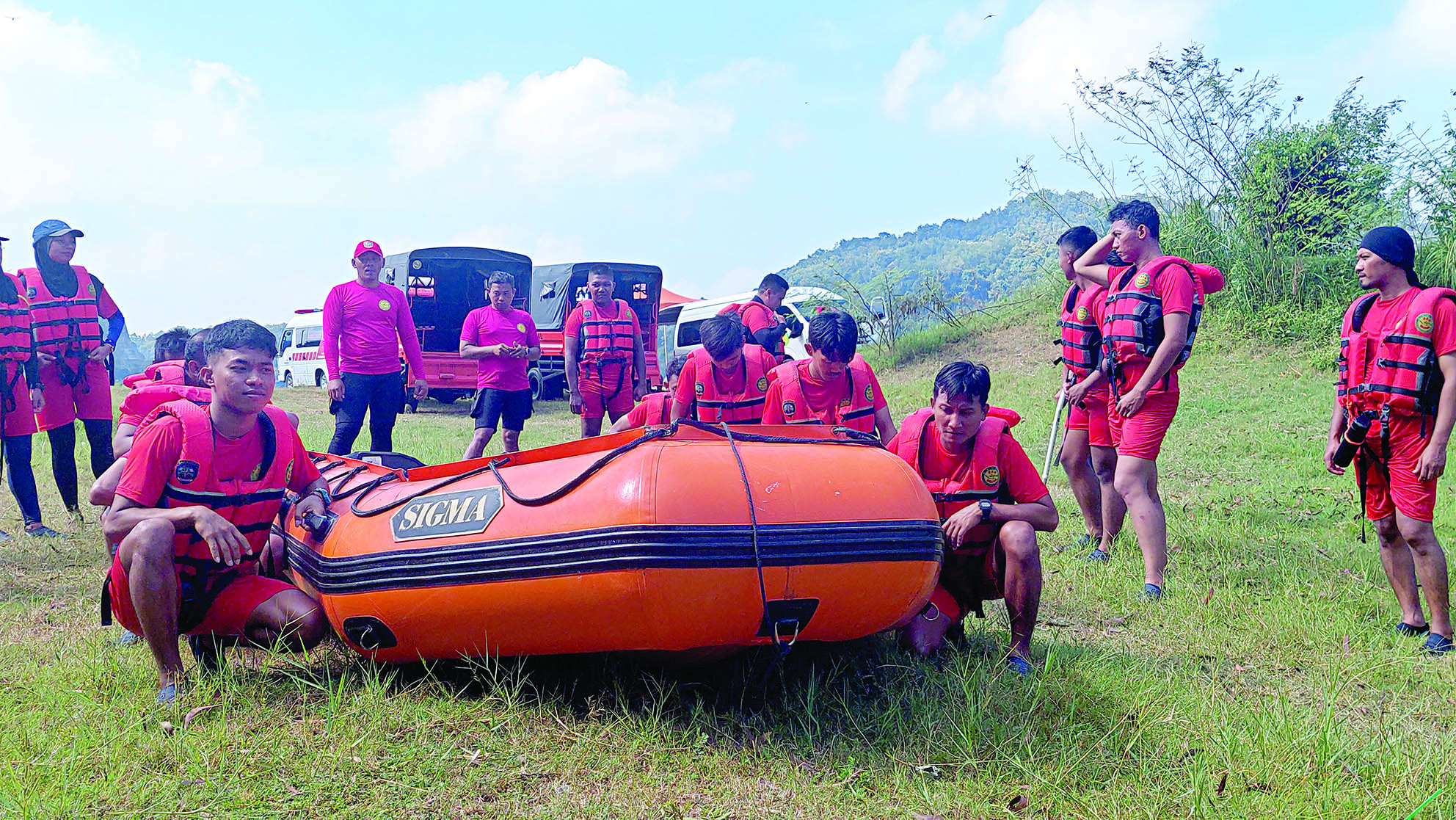 Antusias: Peserta mengikuti pelatihan Water Resceu di Waduk Sermo. (Anom Bagaskoro/radar jogja)