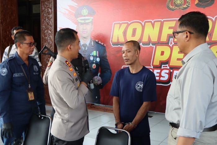 Tersangka MG warga Kecamatan Kaligesing, Purworejo diamankan polisi karena tega setubuhi anak kandungnya sendiri hingga hamil.