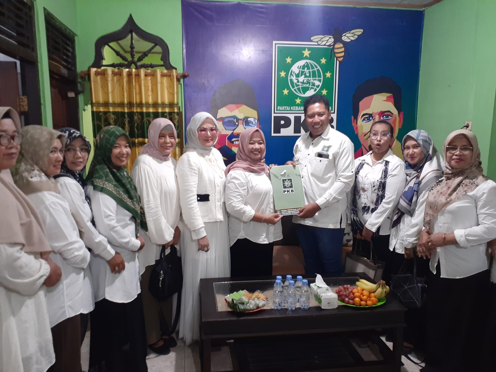 Kustini Sri Purnomo saat melakukan pendaftaran bakal calon kepala daerah di Kantor DPC PKB Sleman pada Jumat (17/5/2024).