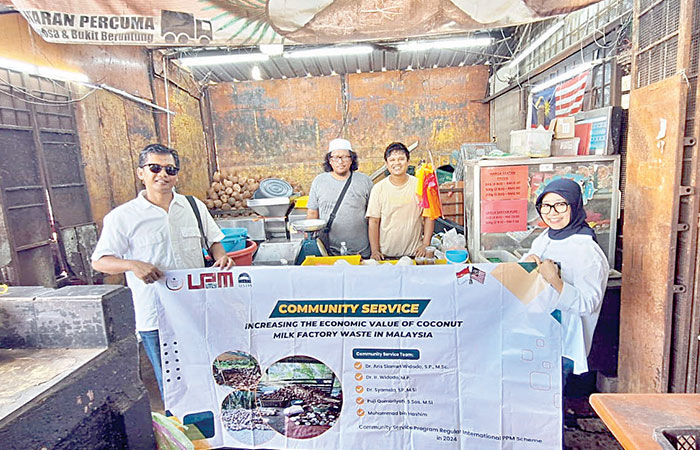 BERMANFAAT: Kolaborasi Program Pengabdian Internasional (International Community Service) perguruan tinggi Indonesia ke Malaysia belum lama ini.
