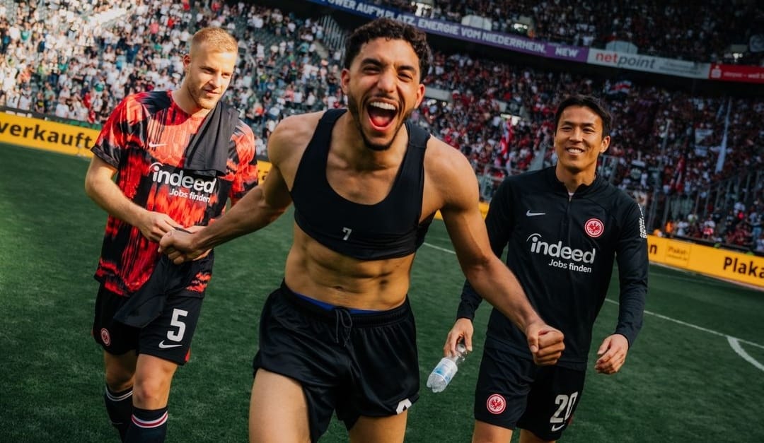 Selebrasi penggawa Eintracht Frankfurt setelah menahan imbang Borussia Monchengladbach (ig eintrachtfrankfurt)