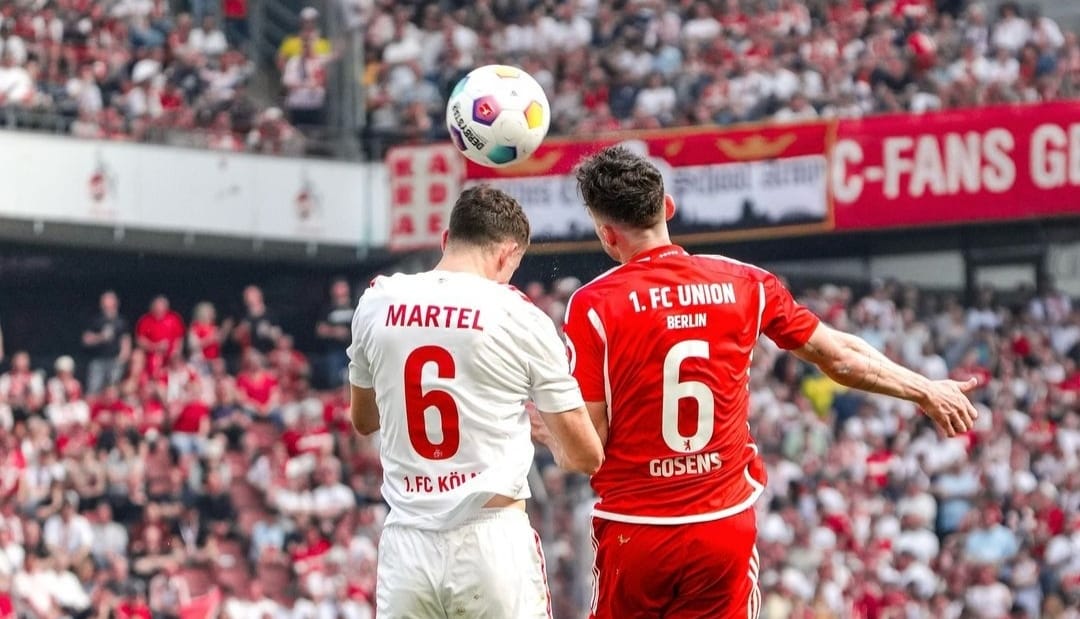 Perebutan bola di udara saat kekalahan Union Berlin atas FC koln (ig 1.fcunion)