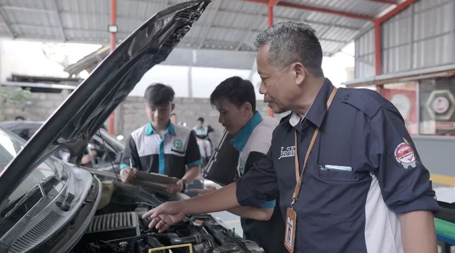 OJC Auto Course hadir sebagai kursus otomotif spesialis mobil dengan program pelatihan unggulan standar industri